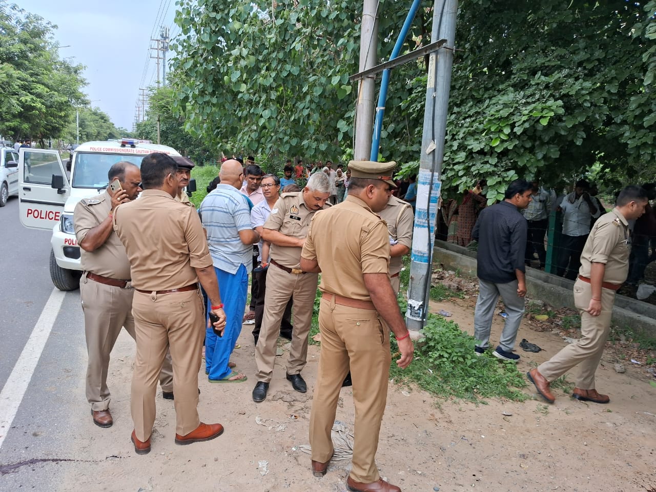 ग्रेटर नोएडा वेस्ट में गृहमंत्रालय के सेवानिवृत्त कर्मचारी की गोली मारकर हत्या