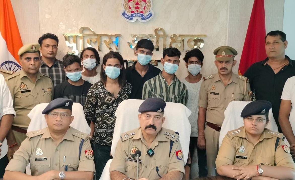 हापुड़ में पुलिस ने किया लूट का खुलासा : कैश और जेवरात लूटने की दी थी झूठी सूचना, 6 गिरफ्तार