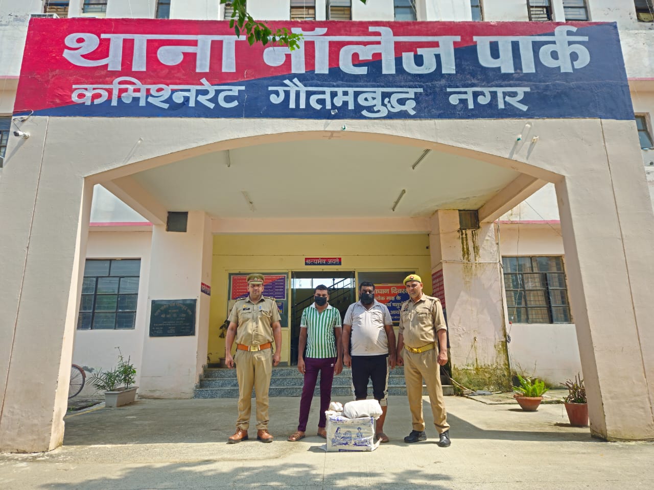 ग्रेटर नोएडा में लखपति शराब तस्कर चढ़े पुलिस के हत्थे