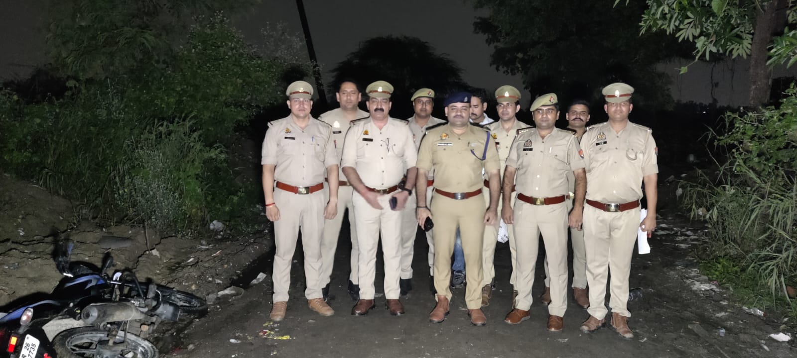 गैंगस्टर ने पुलिस टीम पर की फायरिंग, जवाबी कार्रवाई में हुआ लंगड़ा