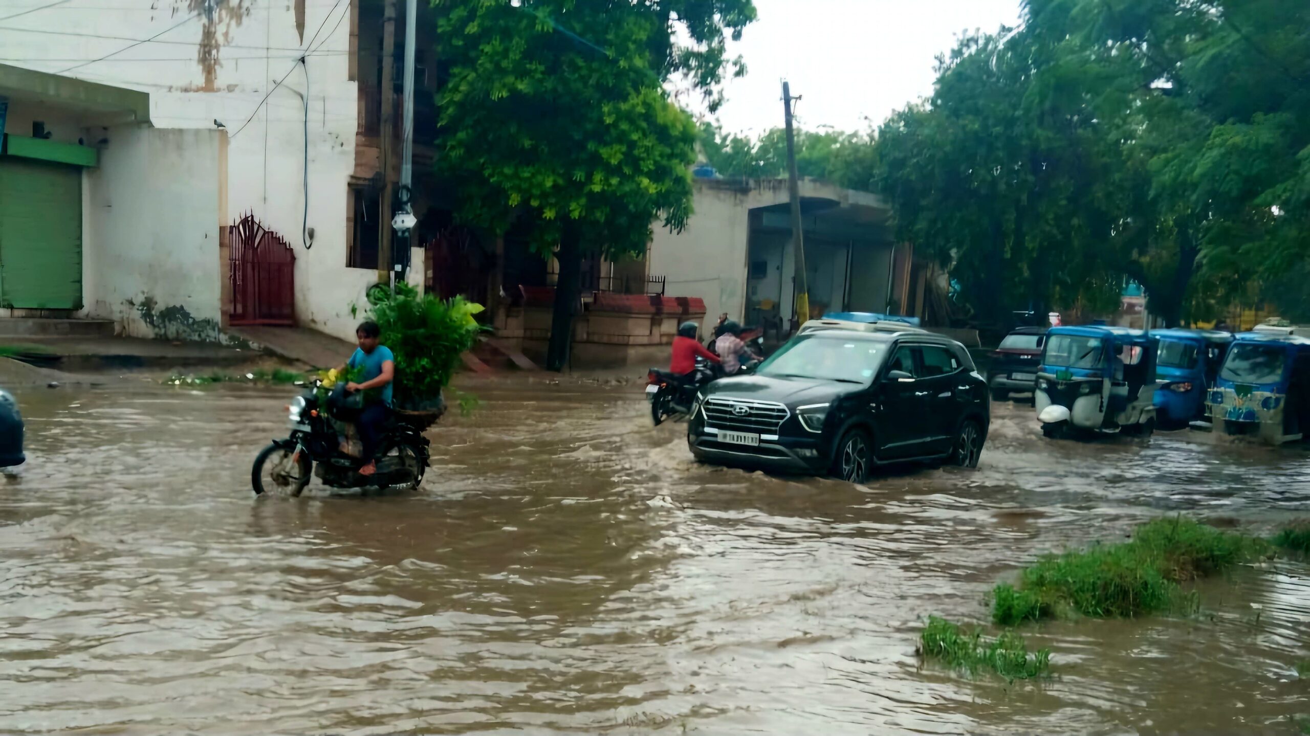 एक साल बाद ही सही सूरजपुर व तिलपता के लोगों को जल भराव से मिलेगी राहत