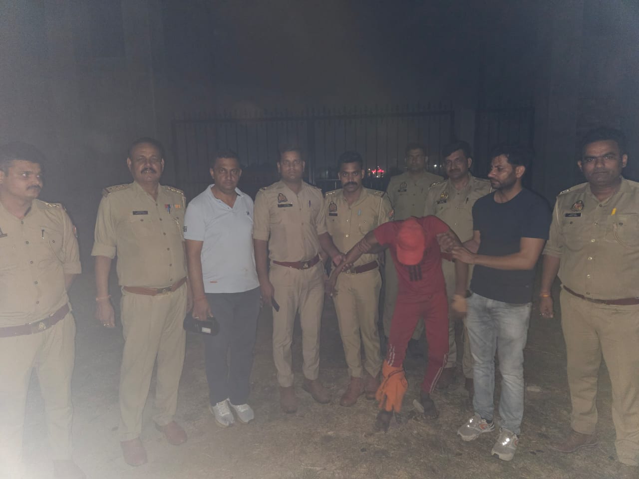 करता था दुकानों से चोरी, चैकिंग के दौरान चढ़ा पुलिस के हत्थे, मुठभेड़ में लगी पैर में गोली