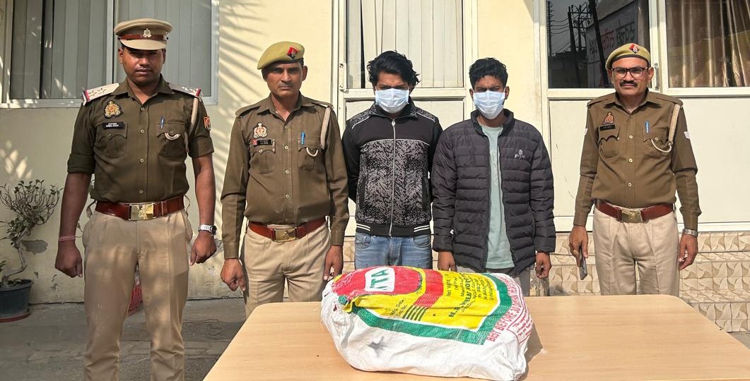 दिन में नौकरी और रात में चोरी करने वाले दो चोर चढ़े पुलिस के हत्थे, चोरी का सामान किया बरामद