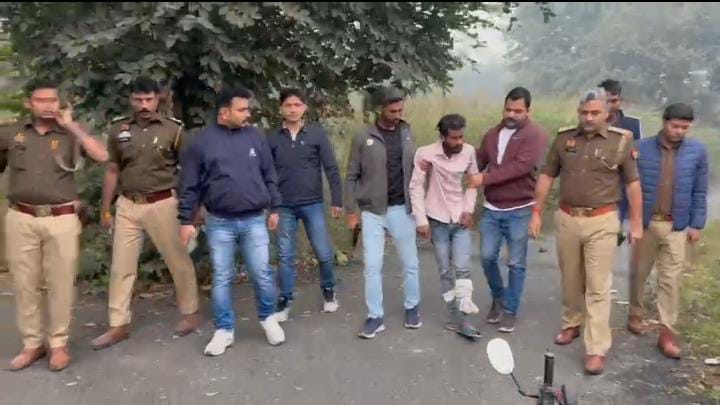 चोरी की घटनाओं को अंजाम देने वाले चढ़े पुलिस के हत्थे, मुठभेड़ में लगी एक बदमाश के पैर में गोली