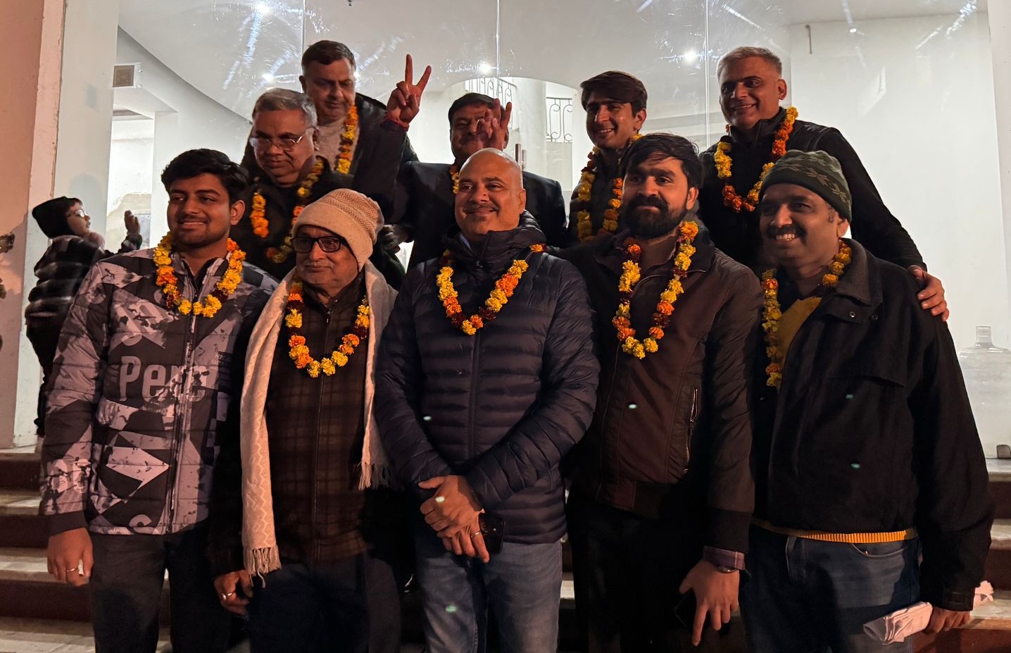 एक तरफा मुकाबले में अजय भान शर्मा व कुलदीप ने दर्ज की जीत: एसडीएस एनआरआई रेजिडेंसी में हुआ एओए का चुनाव