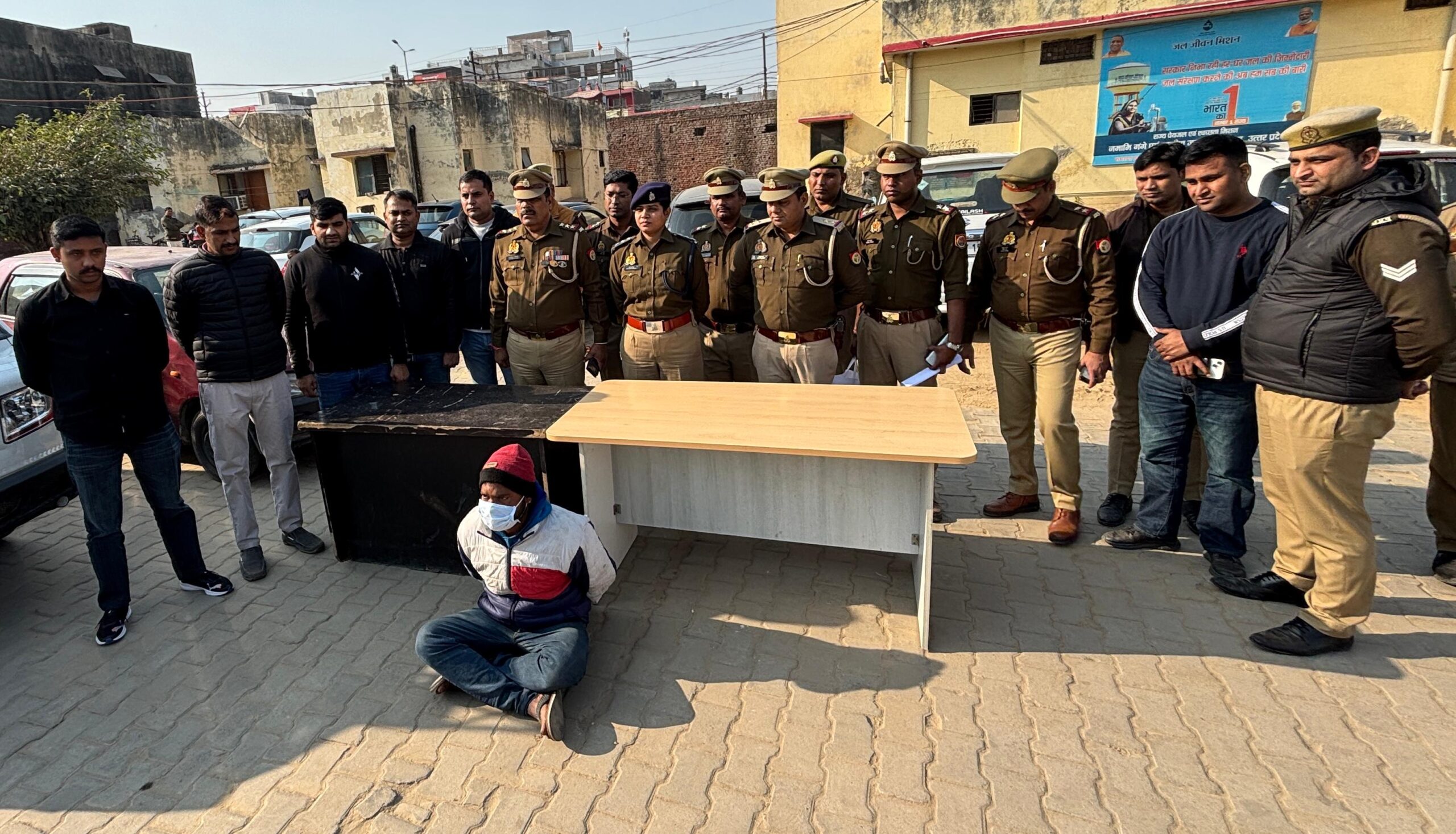 25 हजार के इनामी हत्यारोपी : पुलिस ने झारखंड से दबोचा, हत्या में इस्तेमाल हथियार भी बरामद