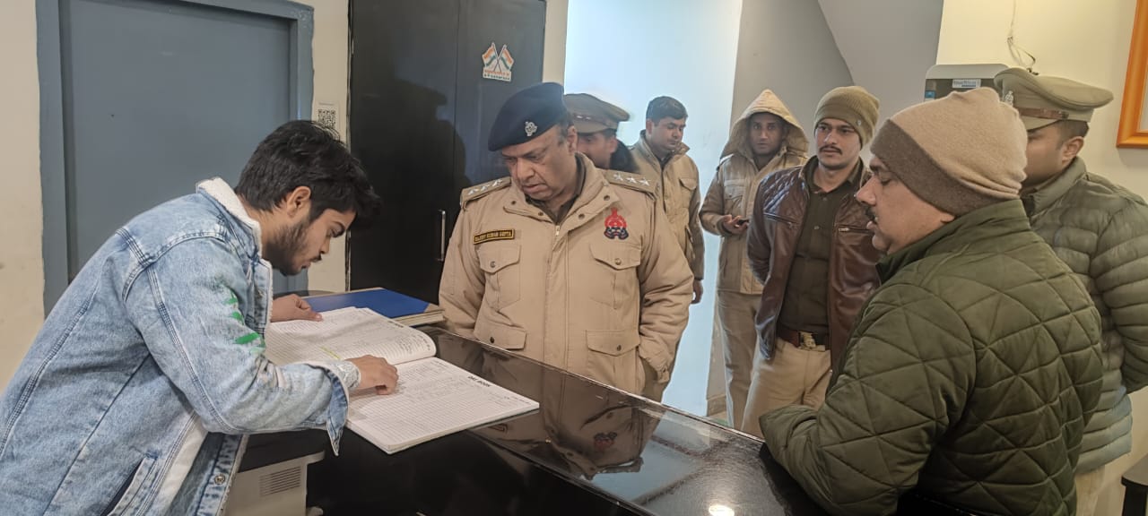 गणतंत्र दिवस, दिल्ली चुनाव और कुंभ मेले को लेकर पुलिस अलर्ट : बिना रजिस्टर एंट्री के नोएडा में नहीं मिलेगा रूम, नियमों का उल्लंघन करने वालों पर कसेगा शिकंजा