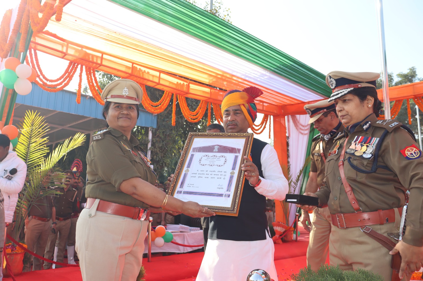 गणतंत्र दिवस : परेड, सम्मान और देशभक्ति के रंगों से सजा  समारोह, उत्कृष्ट कार्य करने वाले 250 से अधिक पुलिसकर्मी हुए सम्मानित