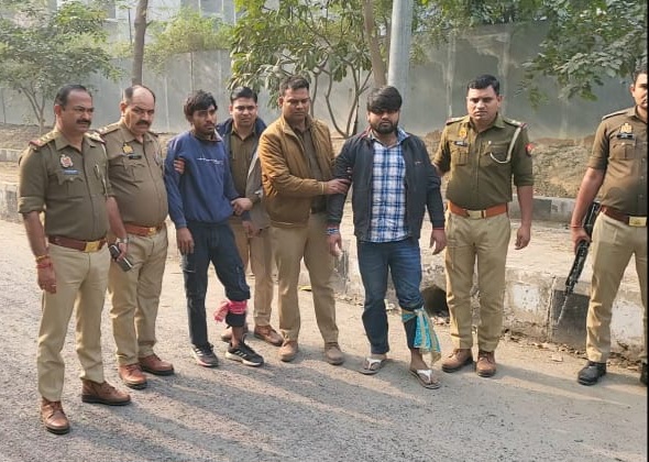 15 लाख का चोरी का माॅल लेकर ग्रेटर नोएडा में घूम रहे बदमाशों से पुलिस की मुठभेड़, दो बदमाशों के लगी गोली, क्रेटा कार का करते थे प्रयोग