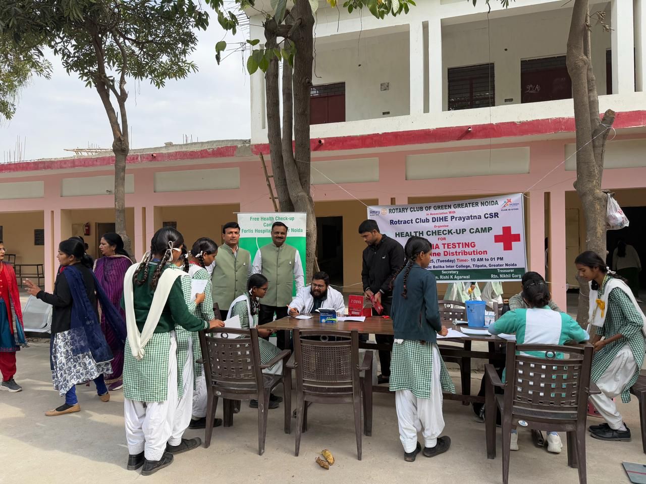 स्‍कूल में कैंप लगा छात्राओं के हीमोग्लोबिन की जांच: निशुल्‍क किया गया दवाओं का वितरण