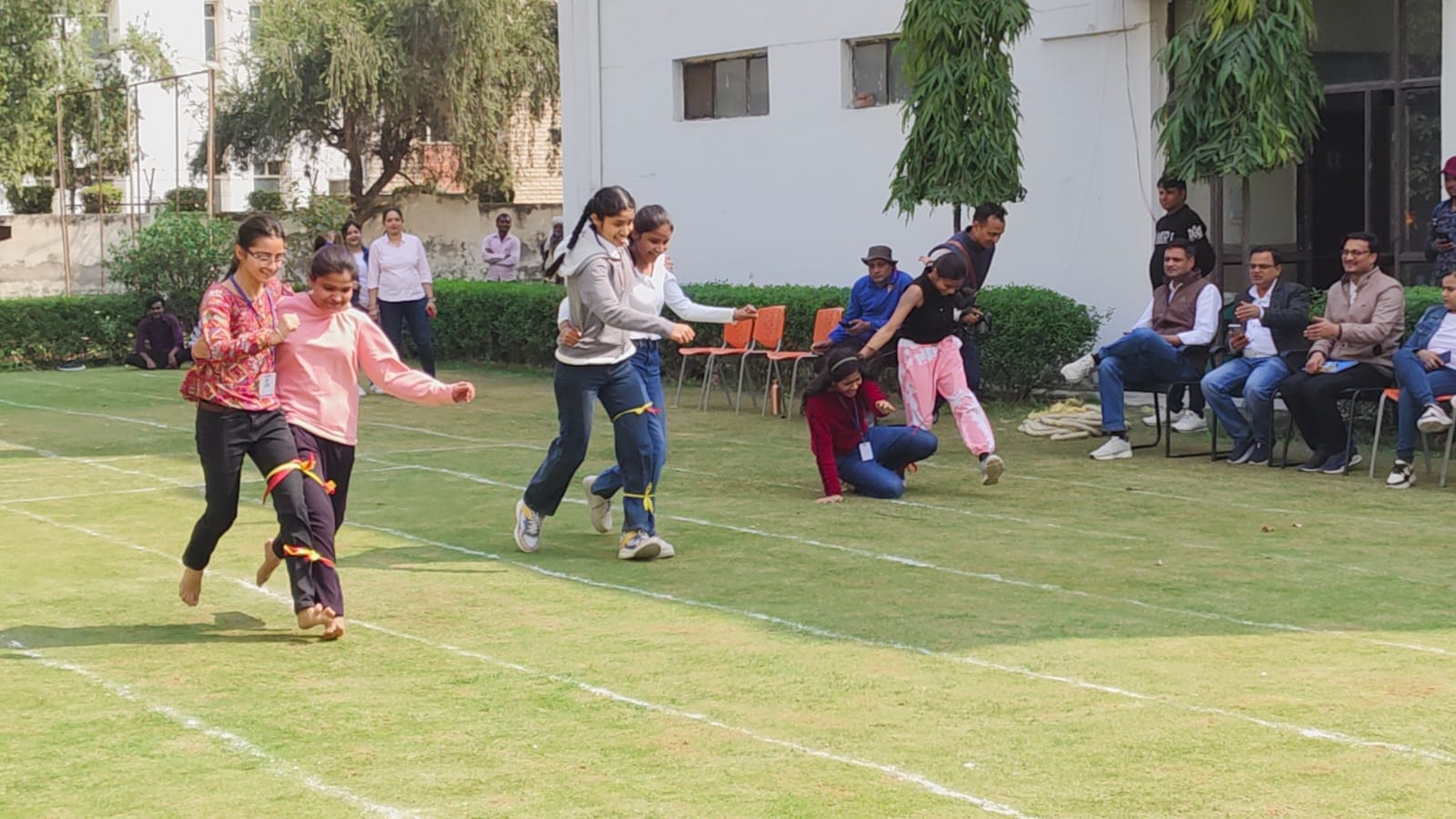 आरबीएमआई कॉलेज में वार्षिक खेल प्रतियोगिताओं का आयोजन: प्रतियोगिता के विजेता छात्रों को किया गया पुरस्‍कृत