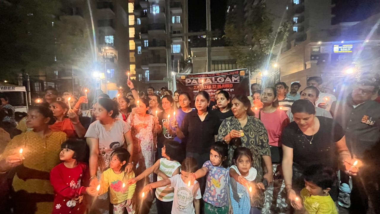 पहलगाम आतंकी हमले के विरोध में शोकसभा एवं कैंडल मार्च : शोक सभा में सोसायटी के 500 से अधिक लोग हुए शामिल