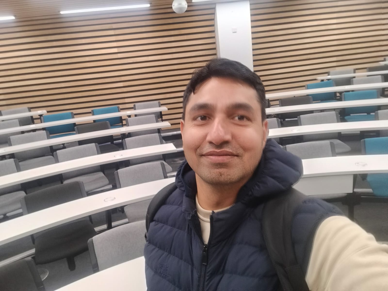 खेड़ी गांव के अधिवक्ता दीपक तोंगड़ा का सपना हुआ पूरा: इंग्लैंड की यूनिवर्सिटी में मिला एडमिशन, गांव का नाम किया रोशन