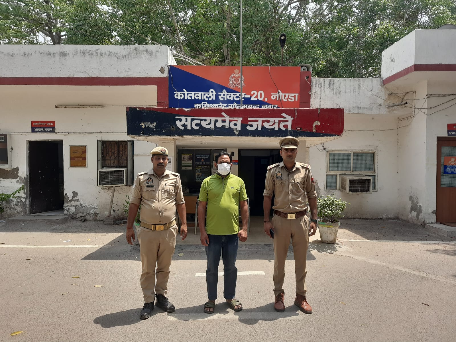 नौकरी दिलाने के नाम पर फर्जी पासपोर्ट व वीजा का फर्जीवाड़ा करने वाला 25 हजार का ईनामी दबोचा