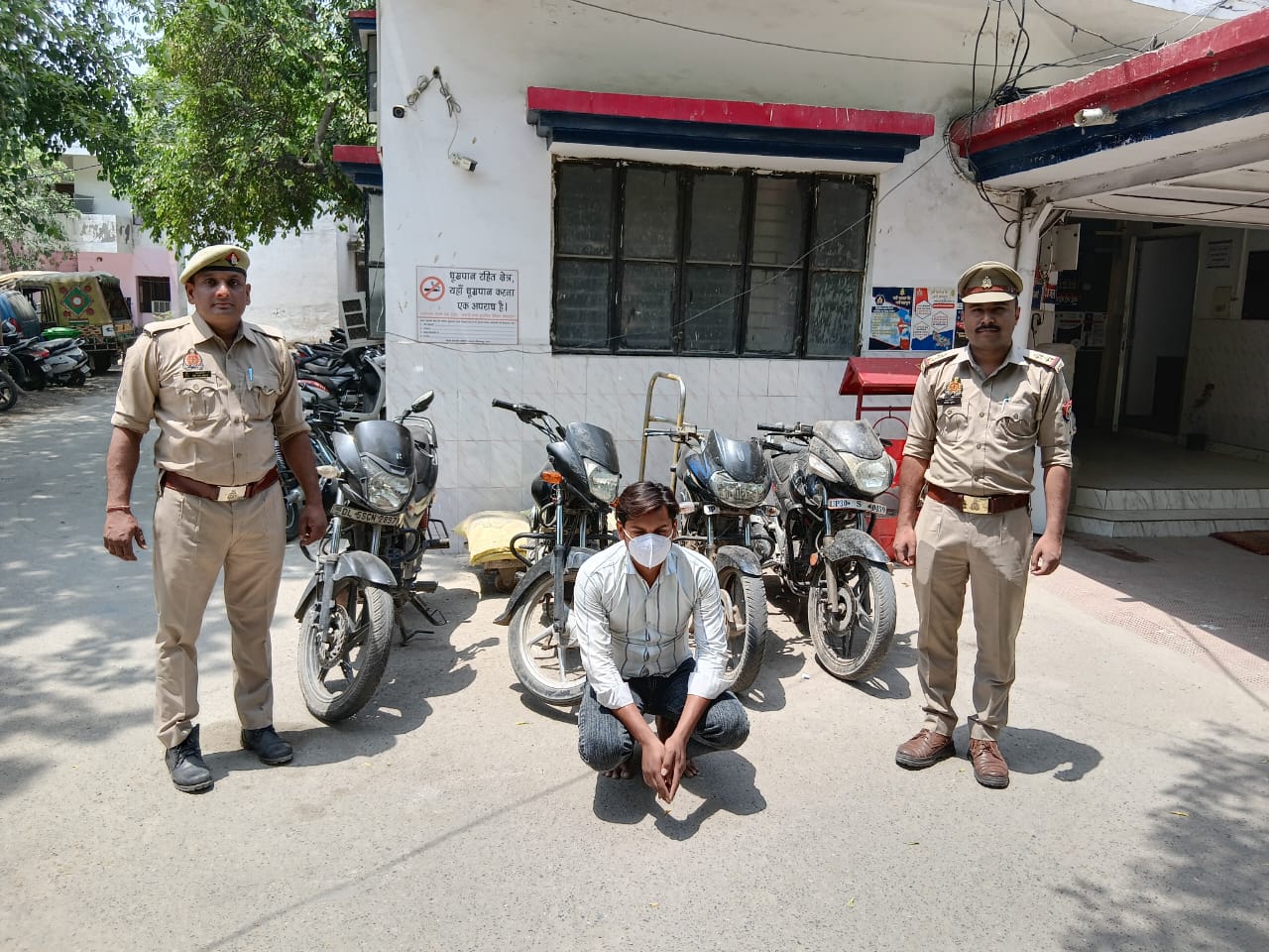 तीन शातिर चोर गिरफ्तार, घर और दुकान के बाहर खड़ी बाइक को बनाते थे निशाना