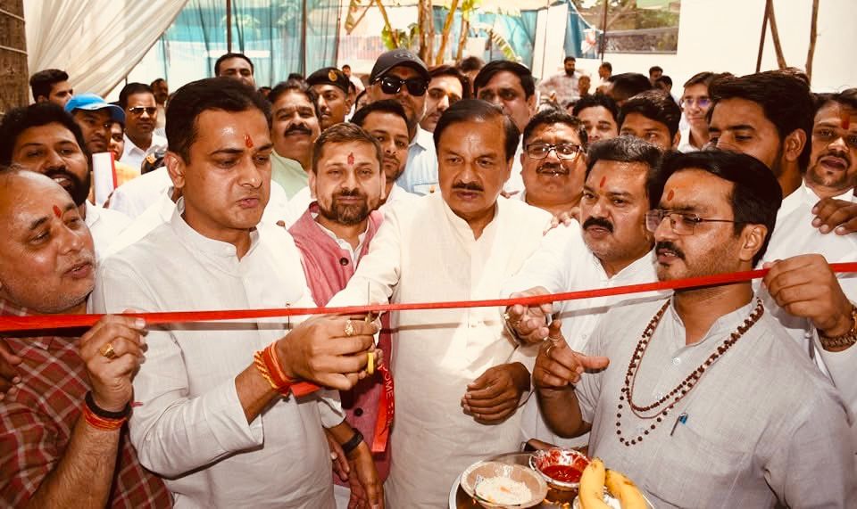 सांसद डाक्‍टर महेश शर्मा ने किया ग्रेटर नोएडा मंडल कार्यालय का उदघाटन : मंडल अध्‍यक्ष अर्पित तिवारी ने स्‍वर्ण नगरी सेक्‍टर में खोला कार्यालय
