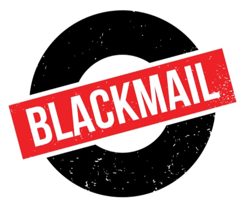 फेसबुक पर हुई दोस्ती, अब फोटो वायरल करने की धमकी देकर कर रहा ब्लैकमेल