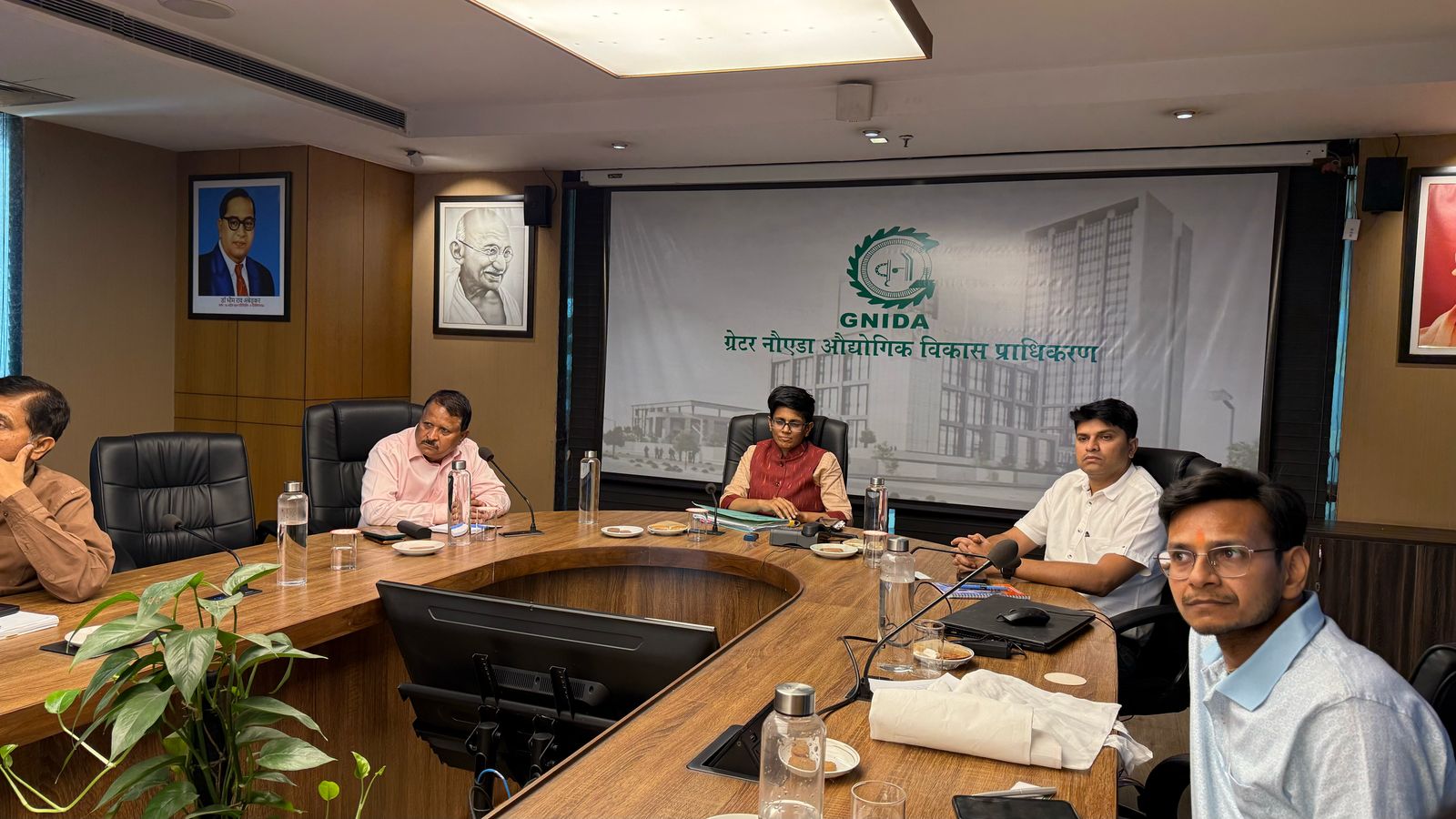 शहर के सभी बाजारों में ग्रेटर नोएडा प्राधिकरण लागू करेगा नया नियम: कपड़े व जूट से बने थैलों के उपयोग को अनिवार्य करने का निर्णय