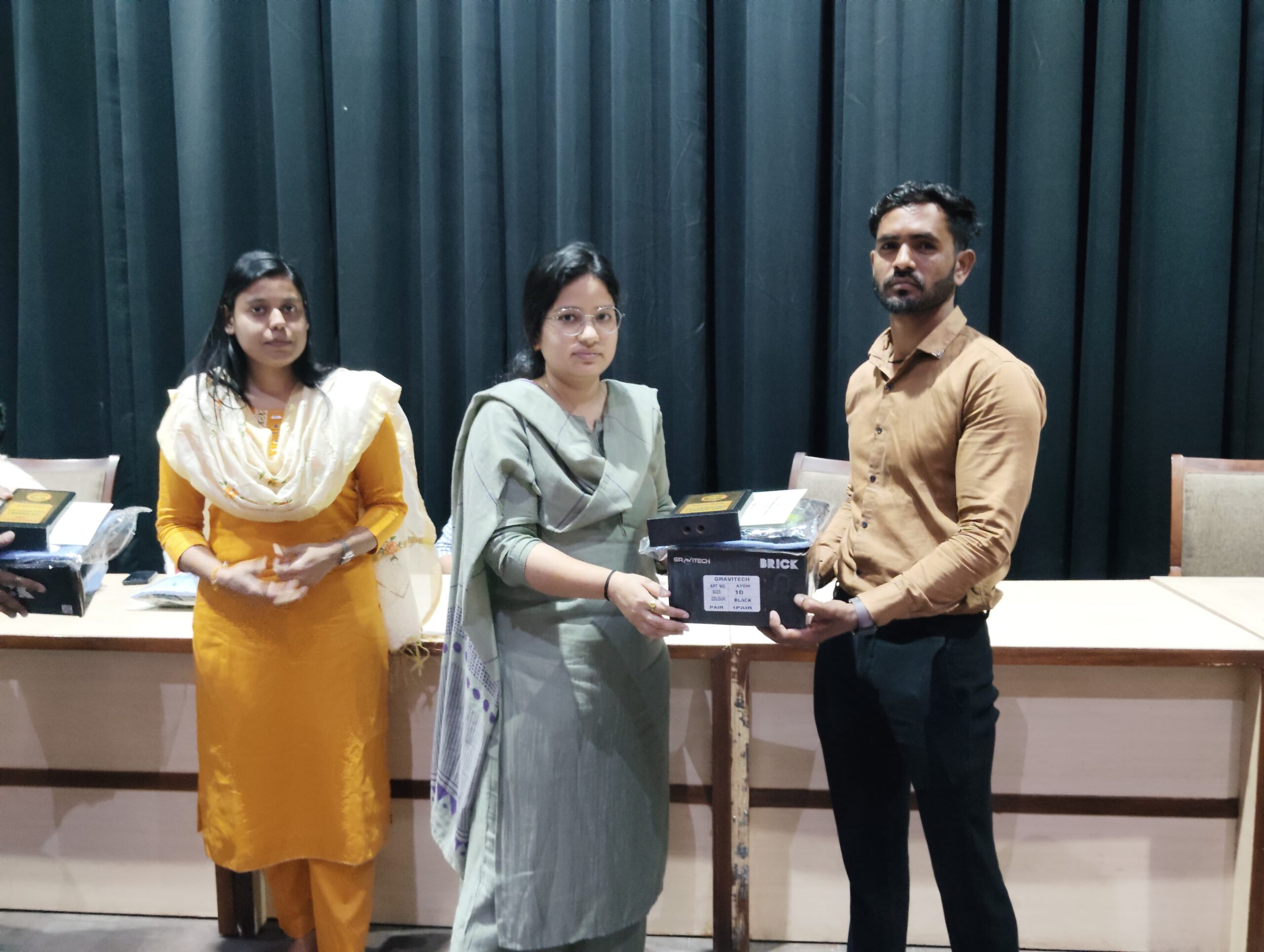 ग्रेटर नोएडा प्राधिकरण ने श्रमिकों को विशेष रूप से किया सम्‍मानित: श्रमिक दिवस पर सम्मान समारोह का आयोजन