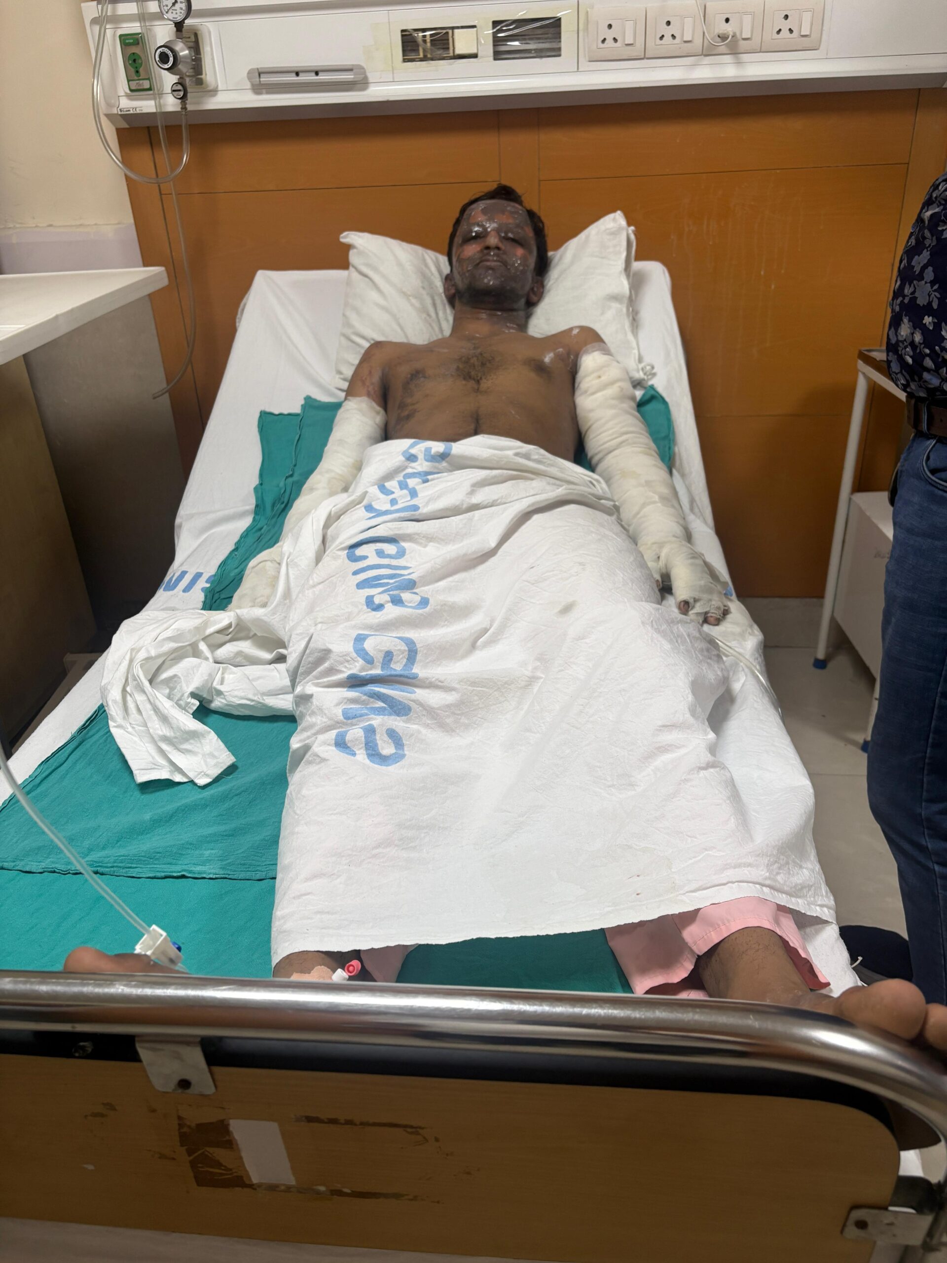 बाथरुम में था युवक और हो गया बड़ा हादसा: हादसे का कारण जानकार सभी लोग हैं हैरान