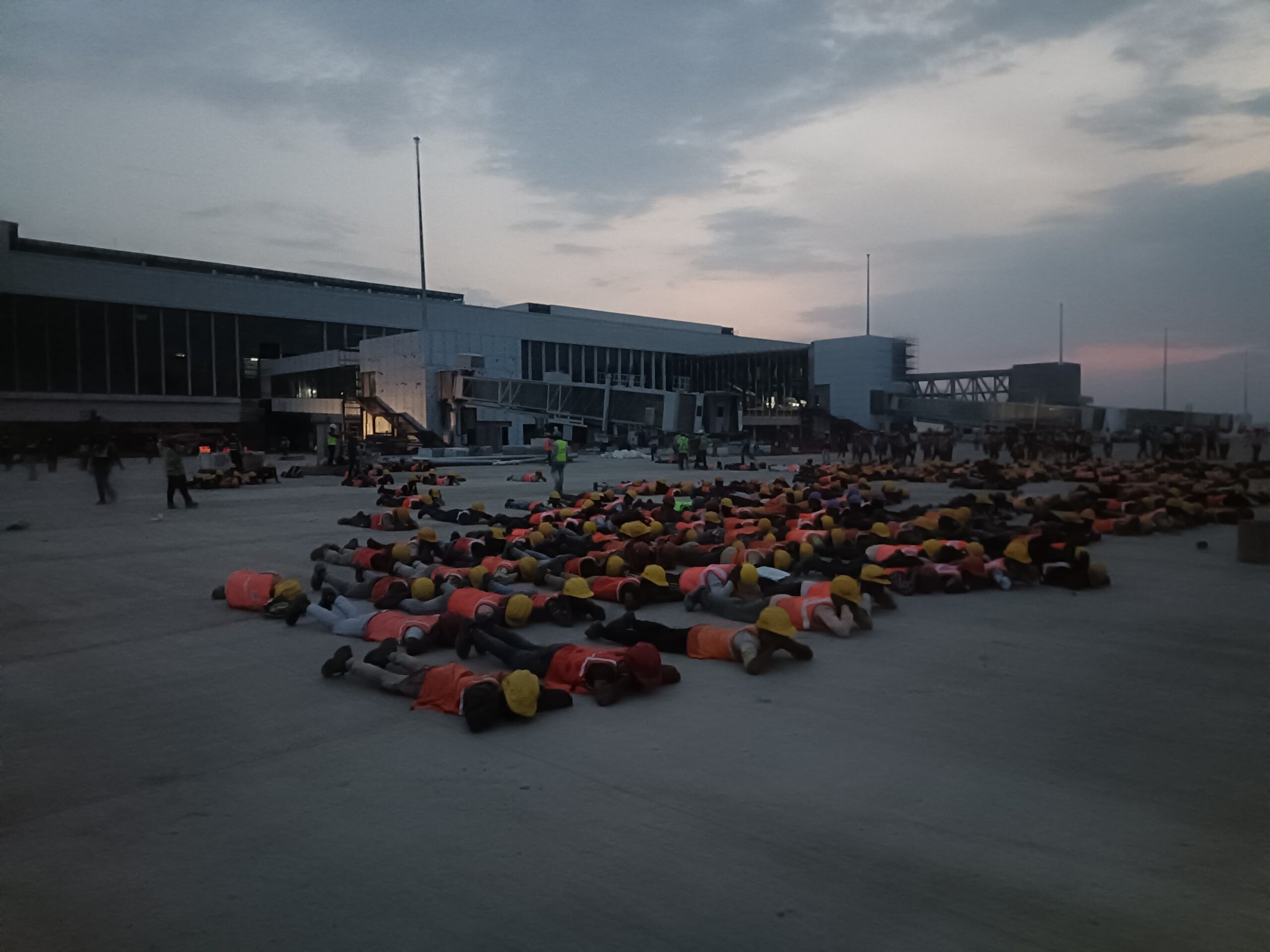 नोएडा इंटरनेशनल एयरपोर्ट पर हुई आपातकालीन मॉक ड्रिल, एक घंटे तक ब्लैकआउट रहा आसपास का क्षेत्र