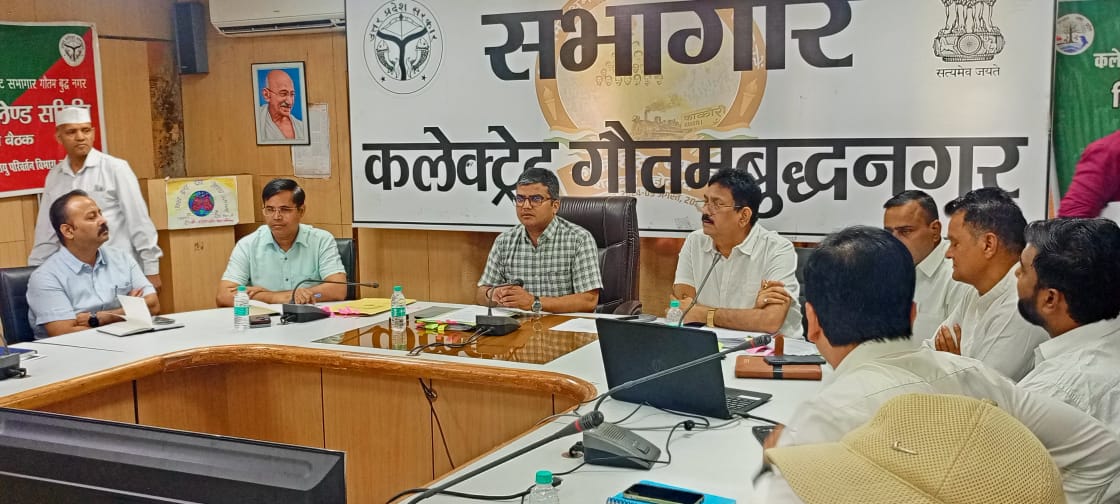 जिले में हरियाली बढ़ाने के लिए डीएम ने दिया बड़ा आदेश: हर गांव में होगा वृक्षारोपण समिति का गठन