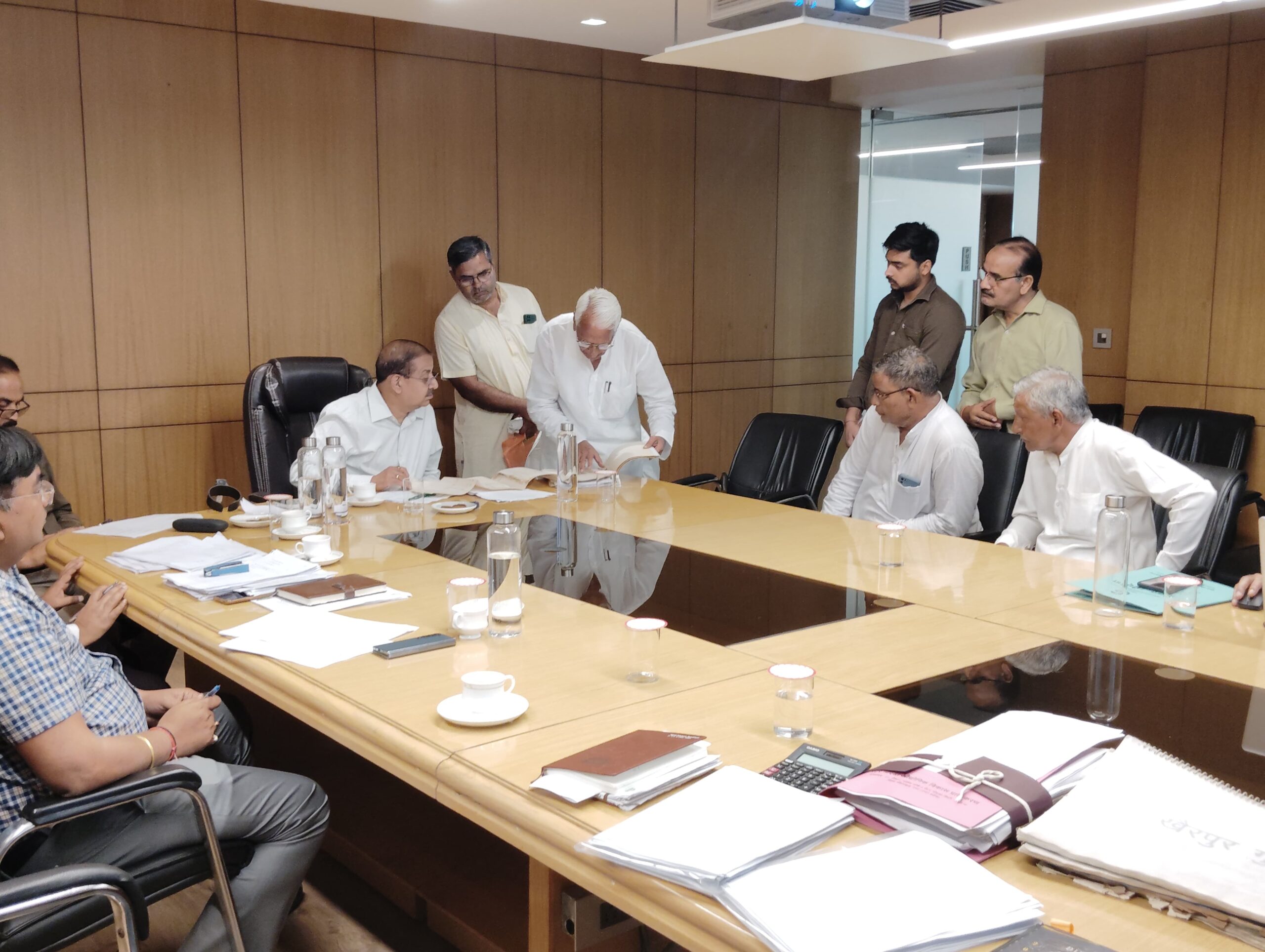 लीजबैक प्रकरण में एसआईटी ने पूरी की सुनवाई: एसआईटी के अध्यक्ष डाक्‍टर अरुणवीर ने 83 किसानों को सुना