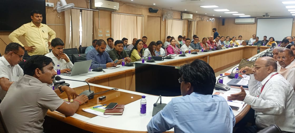 परीक्षा में लापरवाही अधिकारियों पर पड़ सकती है भारी: डीएम ने नकल विहीन परीक्षा के लिए दिए निर्देश