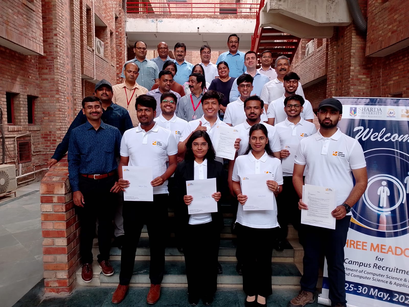 दस छात्रों को मिला 9 लाख रुपये का पैकेज: शारदा विश्वविद्यालय में कैंपस प्लेसमेंट का आयोजन