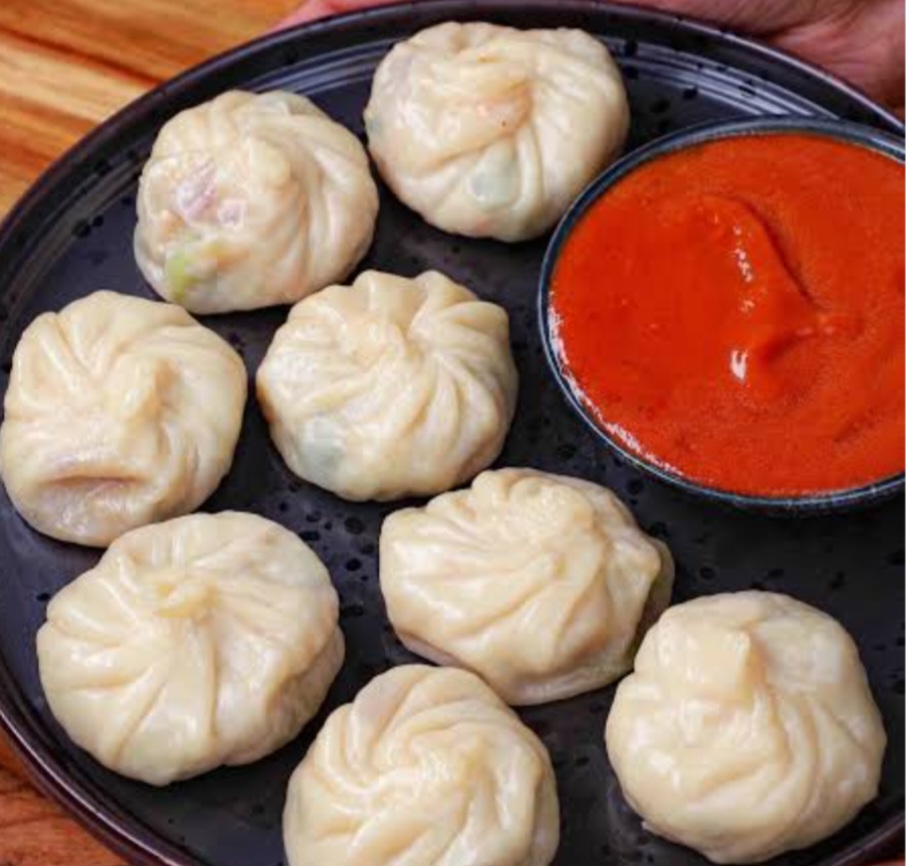 मोमोज खाकर परिवार के सदस्‍य पहुंचे अस्‍पताल: परिवार के चार लोगों को हुई उल्‍टी दस्‍त की शिकायत