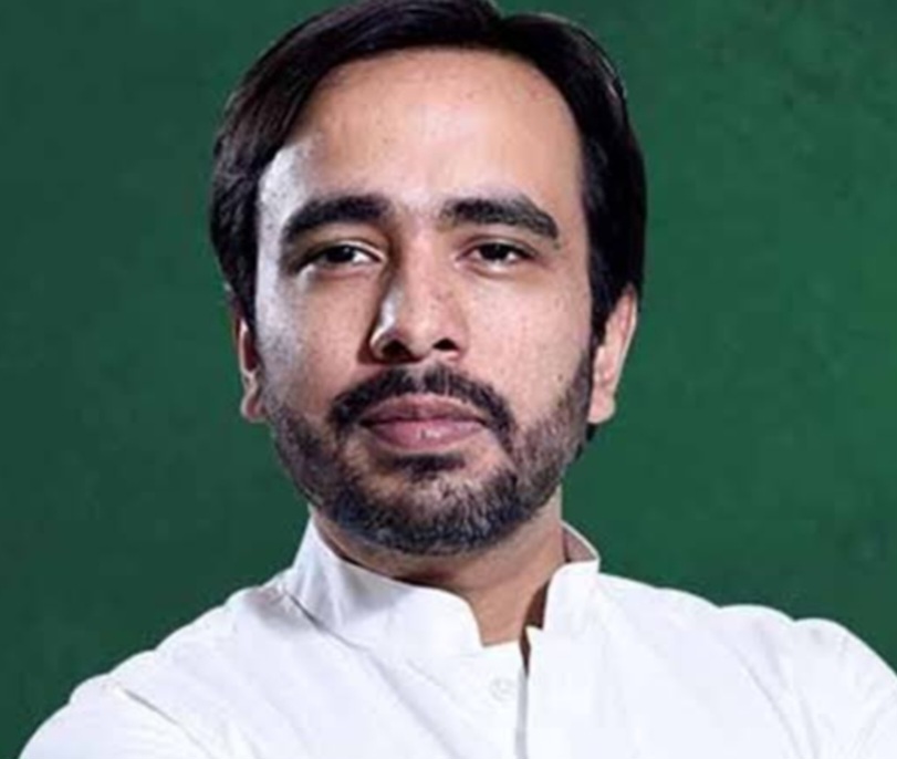 जनता से किए वादे को सांसद ने किया पूरा: इंडोर स्‍टेडियम के लिए दिए डेढ़ करोड़ रुपए