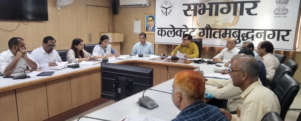 समीक्षा बैठक में सामने आया लापरवाही का बड़ा मामला: एडीएम ने लापरवाह अधिकारियों पर कार्रवाई का जारी किया आदेश