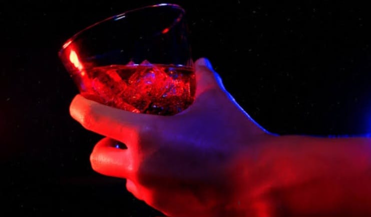 नशे में धुत युवक ने काट दिया अपना ही प्राइवेट पार्ट, दो साल से महिला के साथ लिव इन में रह रहा था