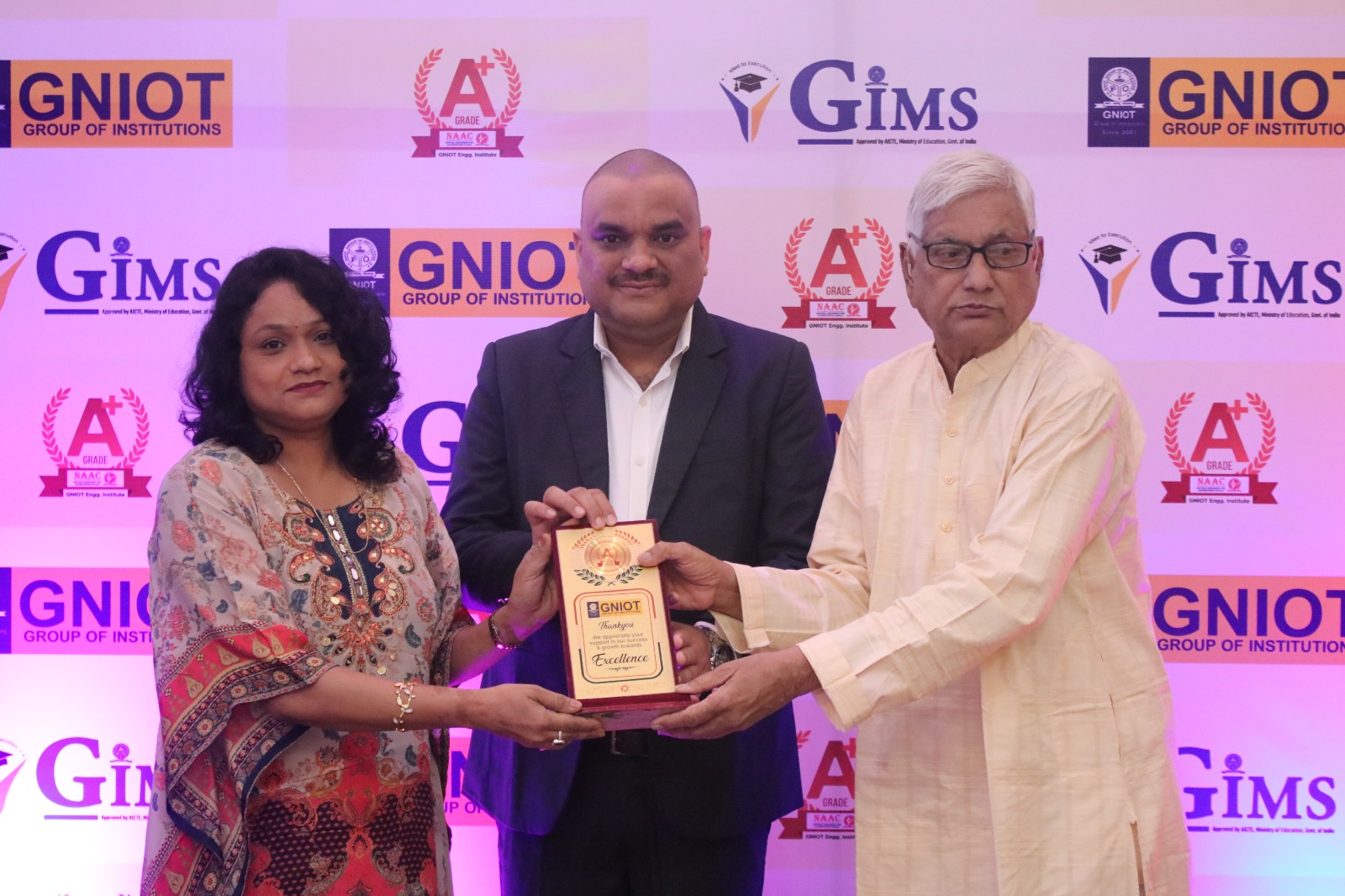 जीएनआईओटी कॉलेज ने शिक्षकों को किया सम्‍मानित: गाजियाबाद एवं आसपास के विभिन्न हिस्सों से आए शिक्षक हुए सम्‍मानित