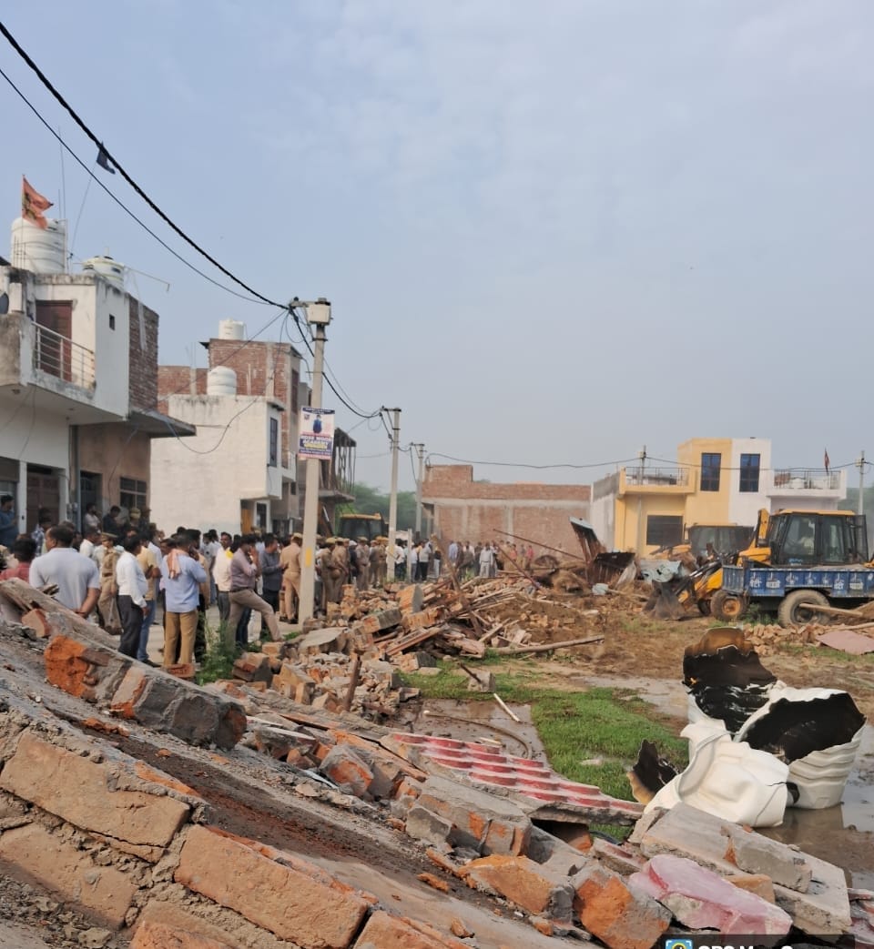 देवला में चला बुलडोजर, कालोनाइजरों को चेतावनी: 12 करोड़ रुपये की जमीन से प्राधिकरण ने हटाया अतिक्रमण