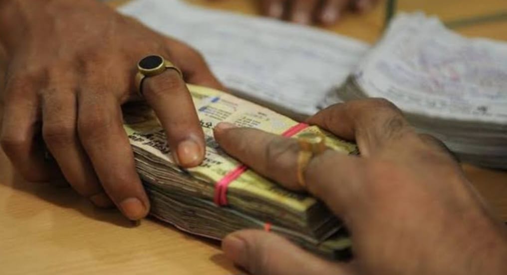 एक दिन की अटेनडेंस लगाने के लिए छात्राओं से मांगे 500 रुपए: नॉलेज पार्क के कॉलेजों में जारी है अवैध वसूली का खेल