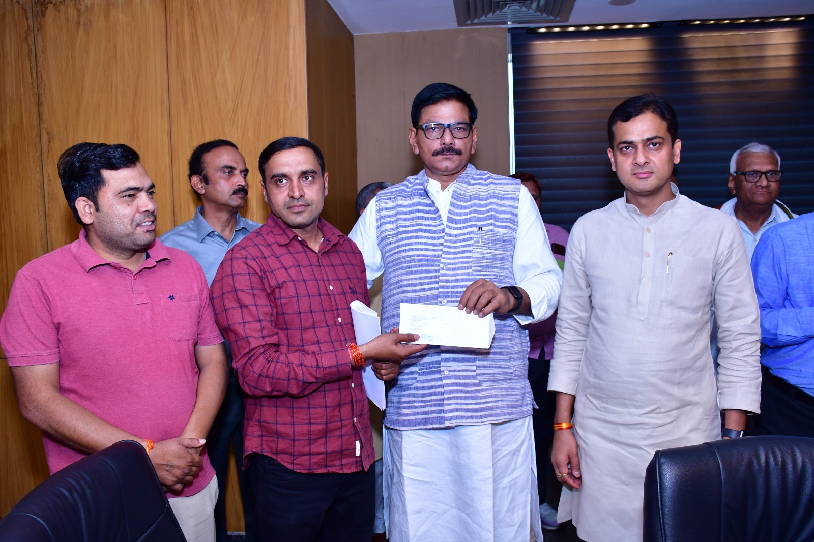 30 किसानों का 25 साल का इंतजार हुआ पूरा: बिरौंडा गांव के किसानों को मिला छह प्रतिशत आबादी का भूखंड