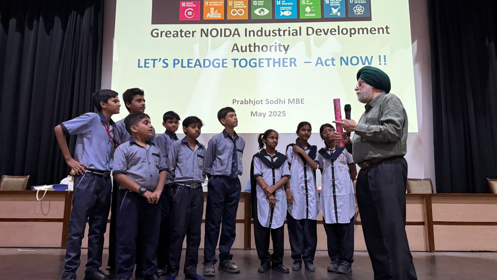 मातृ दिवस पर धरती मां को स्वच्छ बनाने की ली शपथ : ग्रेटर नोएडा प्राधिकरण में जागरुकता कार्यक्रम का आयोजन