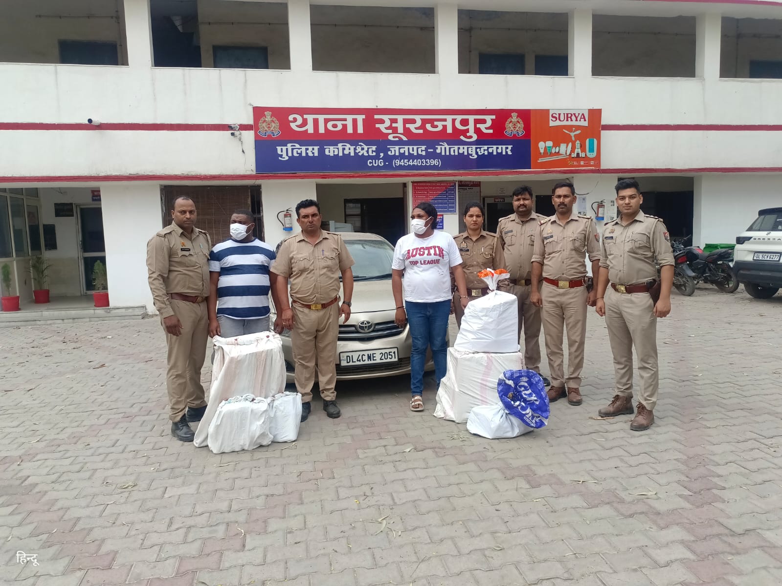 विदेशी महिला व पुरुष खेल रहे थे बड़ा खेल: आबकारी विभाग ने रंग में डाल दिया भंग