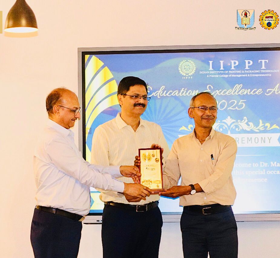 भगवत प्रशाद शर्मा को मिला एजुकेशन एक्सीलैंस अवार्ड-2025 : आईआईपीपीटी कालेज में आयोजित हुआ शिक्षक सम्मान समारोह