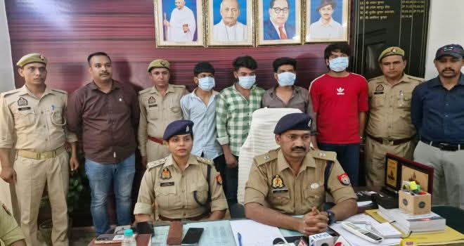 समलैंगिक ऐप पर युवकों को जाल में फंसाकर लूटपाट करने वाले चार दबोचे, सोशल मीडिया पर साधते थे संपर्क