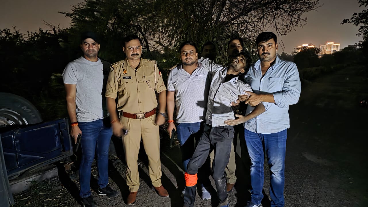 नोएडा में मुठभेड़ : बदमाश सोनू उर्फ सत्ता गोली लगने से घायल, अवैध असलहा और चोरी का माल बरामद