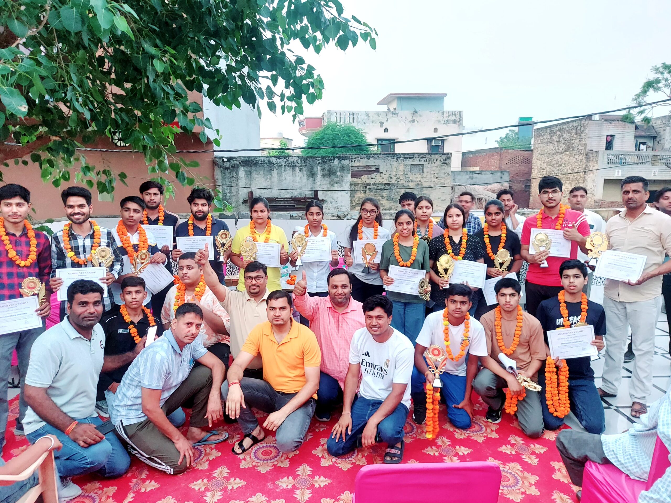 यूपी पुलिस में चयनित बादलपुर के 9 युवाओं को किया सम्‍मानित: आदर्श युवा समिति के द्वारा आयोजित किया गया कार्यक्रम