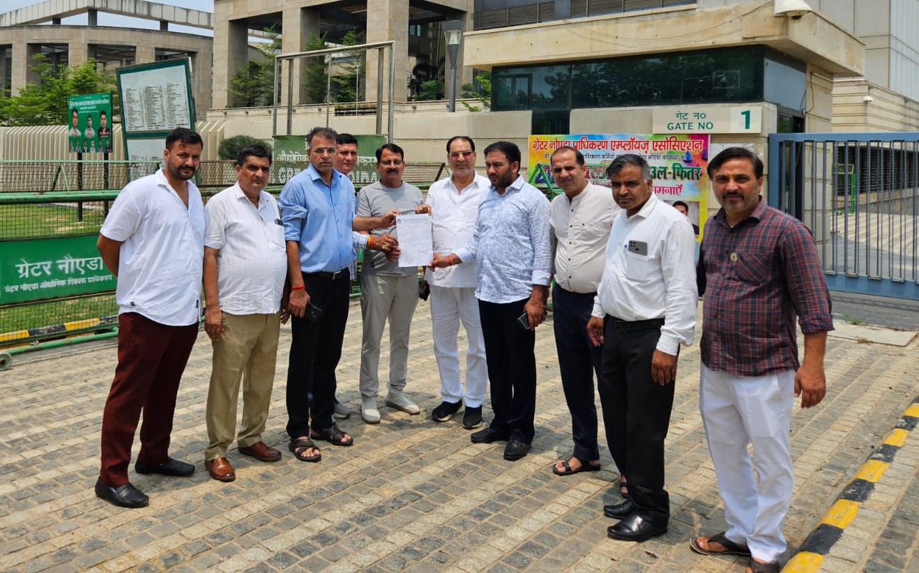 शोभा बिल्‍डर के खिलाफ सेक्‍टर 36 के लोगों ने खोला मोर्चा: लोगों की मांग सेक्‍टर के अंदर न खोला जाए सोसायटी का गेट