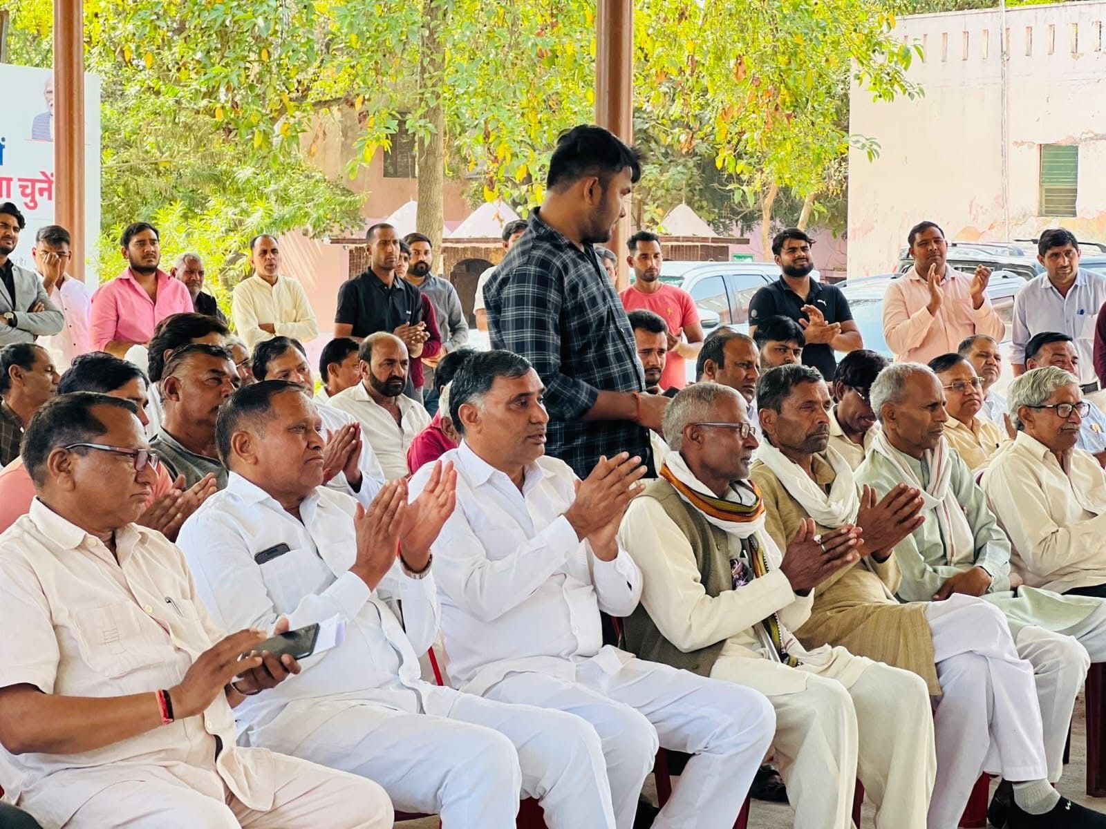 बैठक में डाढ़ा गांव के लोगों ने लिया बड़ा निर्णय: वर्षों बाद भी हक नहीं मिलने से नाराज हैं किसान