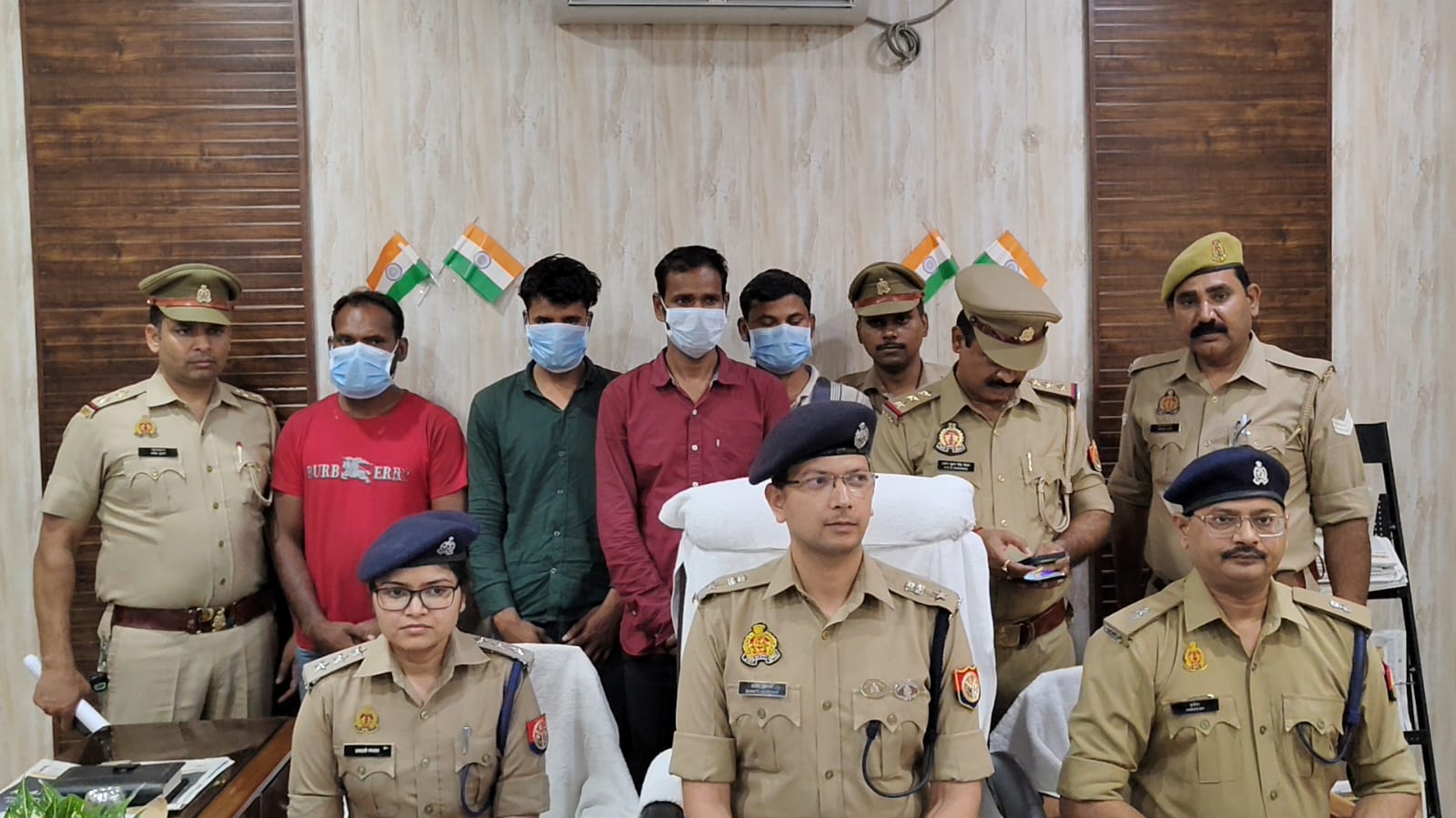 दोपहिया वाहन चोरी करने वाले गिरोह का भंडाफोड़, 25 चोरी की मोटरसाइकिलें और अवैध शस्त्र बरामद