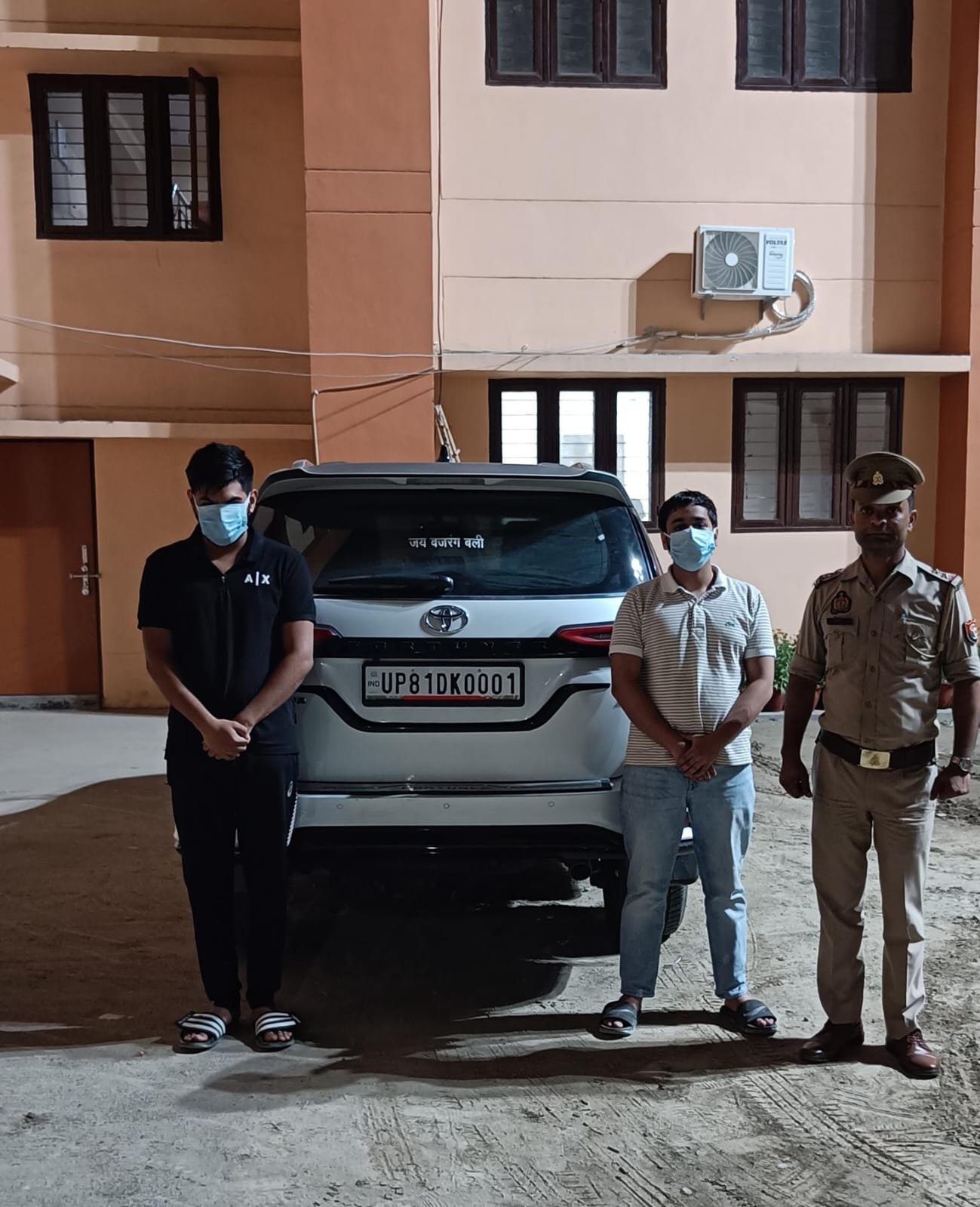 स्‍टंट ने दो को पहुंचाया सलाखों के पीछे: एमिटी यूनिवर्सिटी के पास फॉर्च्यूनर से कर रहे थे स्‍टंट