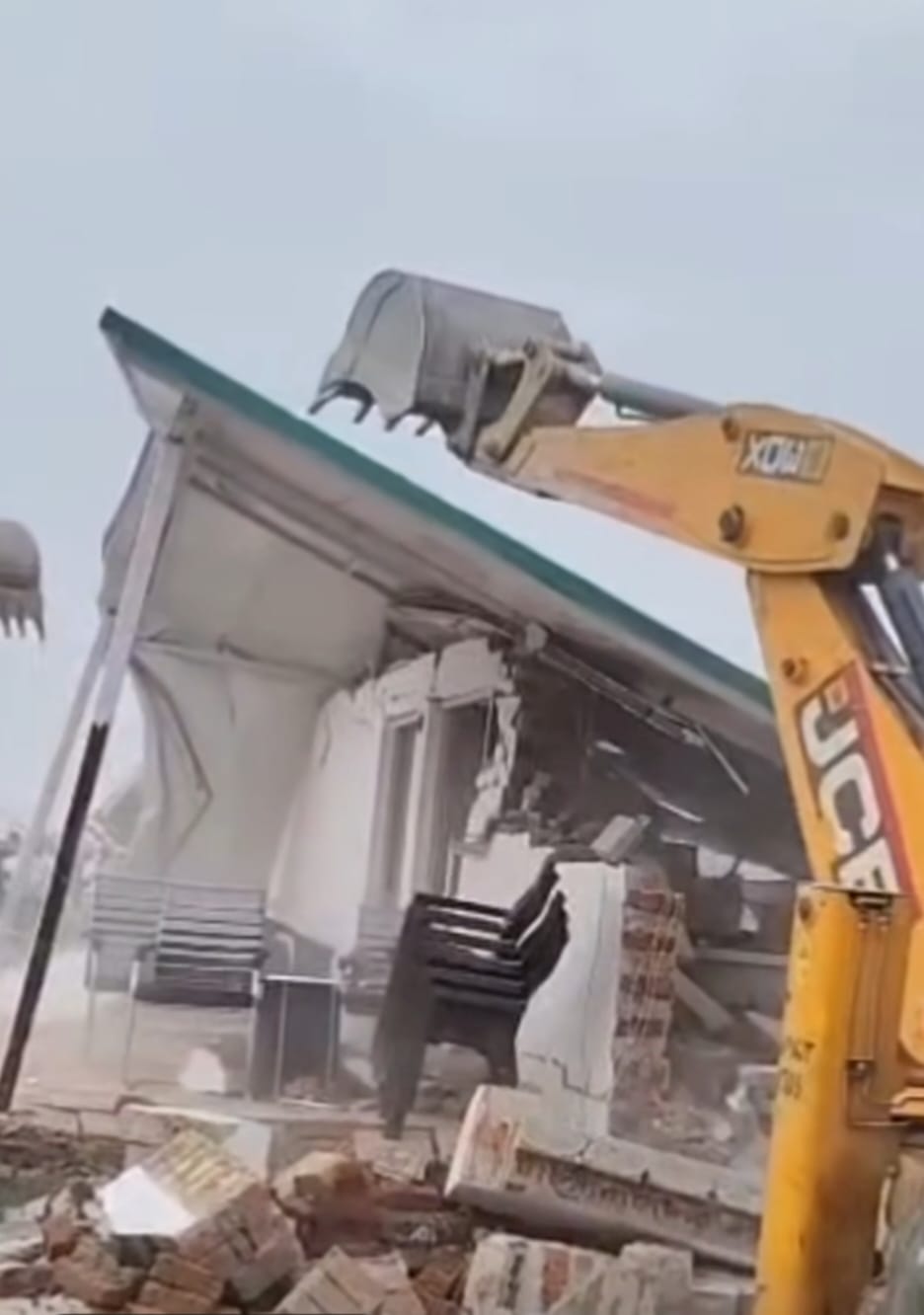 अवैध फार्म हाउस पर ग्रेटर नोएडा प्राधिकरण की बड़ी कार्रवाई: 50 करोड़ रुपए की जमीन से हटाया गया अवैध कब्‍जा