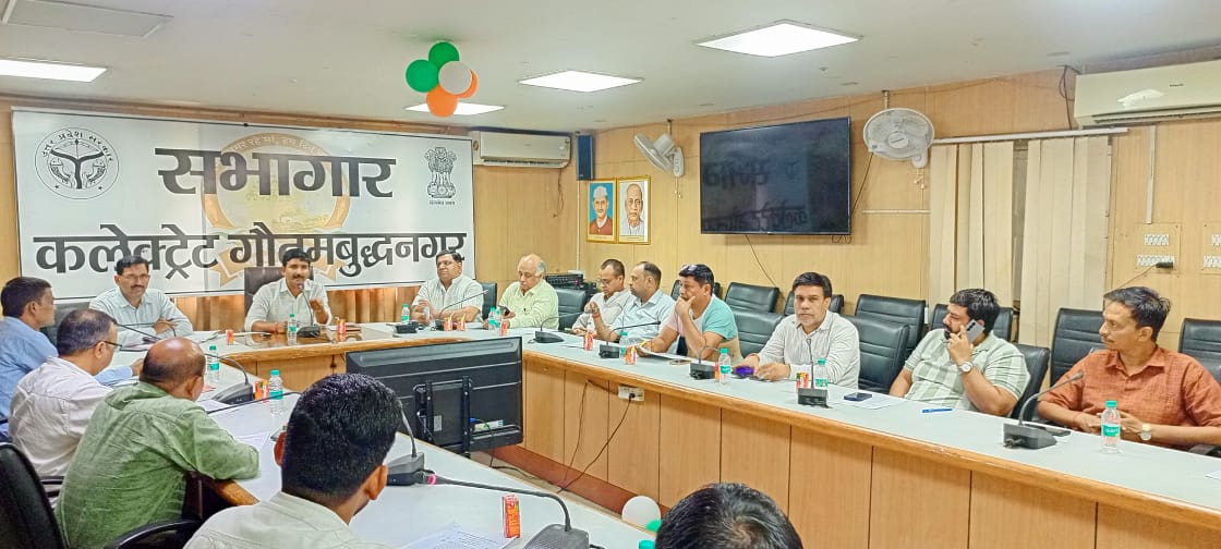 व्‍यापार में खड़ा हो रहा अवरोध, अधिकारियों से लगाई गुहार: जर्जर सड़क, अतिक्रमण बन रहे हैं आए दिन की परेशानी