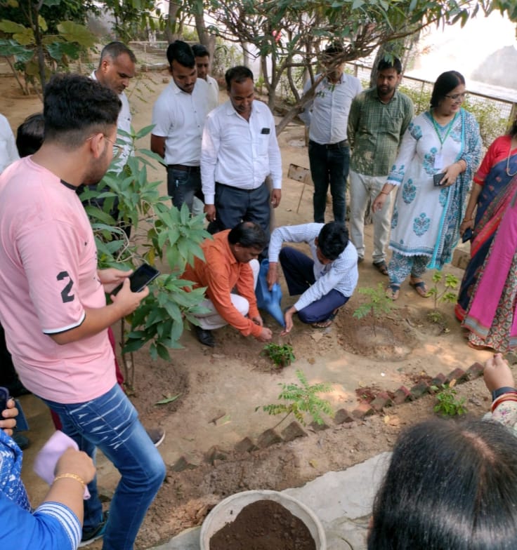एनआईईटी में छात्रों ने लगाए औषधीय पौधे: छात्रों को बताई गई औषधीय पौधों की विशेषताएं